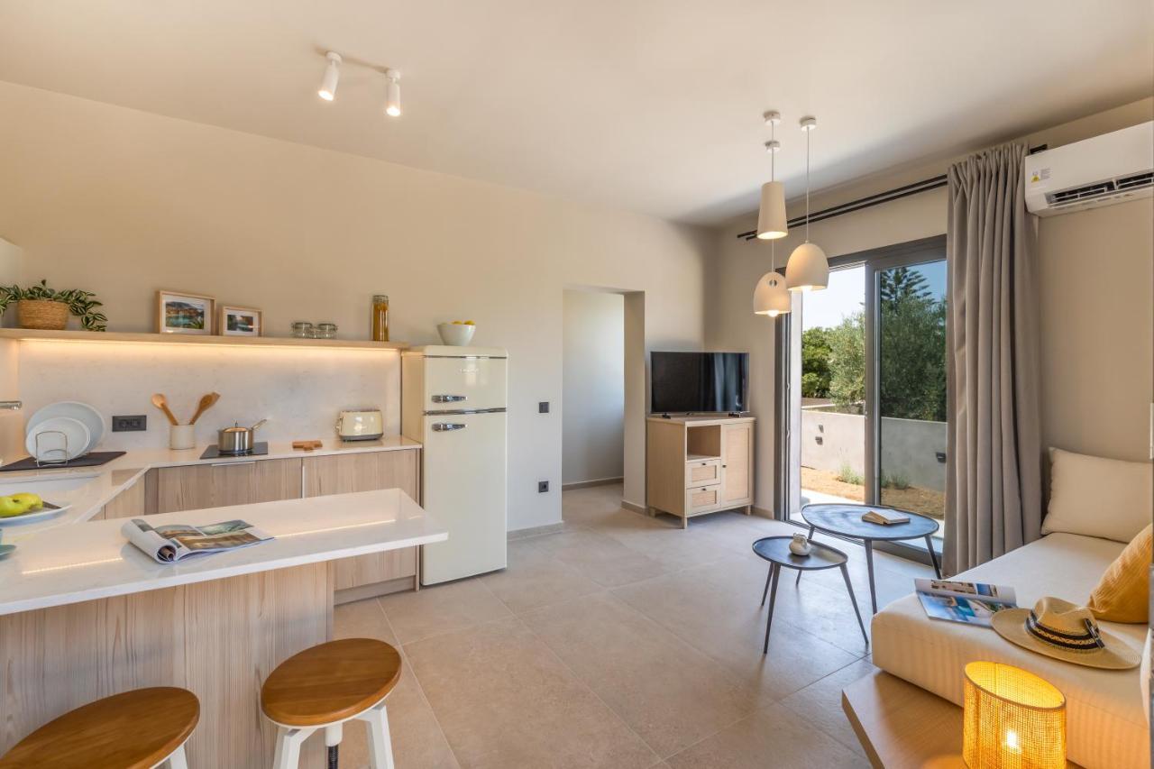 Topos Suites Ласи Екстериор снимка