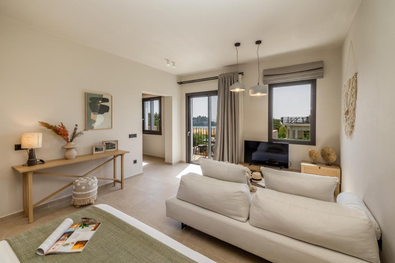 Topos Suites Ласи Екстериор снимка
